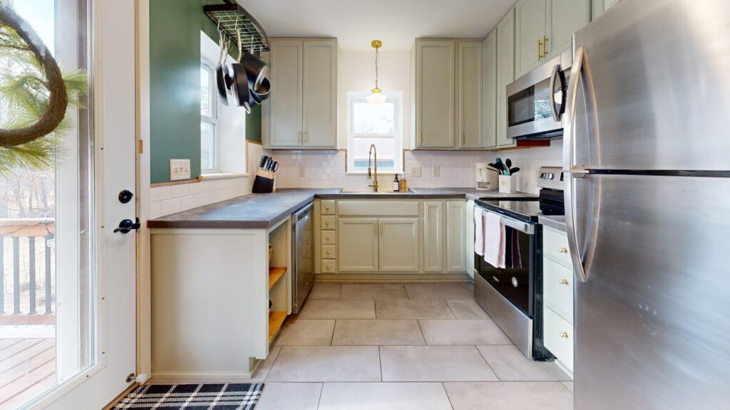 Best Kitchen Gadgets for Small Flats in the UK